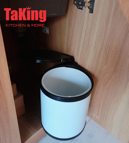 Thùng rác gắn cánh TaKing Thùng rác gắn cánh TaKing