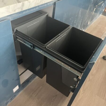 Thùng rác đôi âm tủ chất liệu nhựa ABS an toàn, thân thiện TaKing Thùng rác đôi âm tủ chất liệu nhựa ABS an toàn, thân thiện TaKing