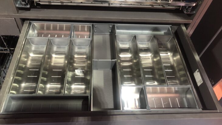 Khay đựng thìa đũa inox TaKing, thiết kế hiện đại, đơn giản, tinh tế