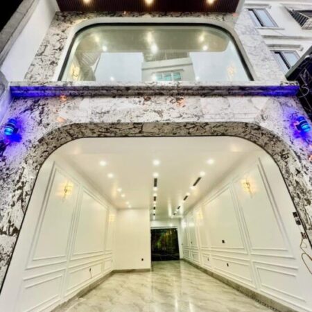 Bạn đã sẵn sàng để sở hữu căn nhà 51m2, 6 tầng, giá chỉ còn 9,15 tỷ