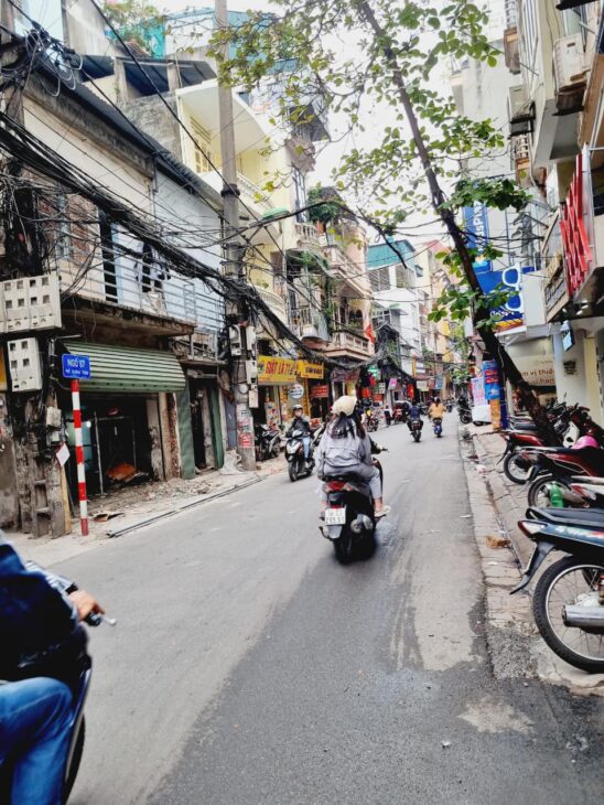 BÁN NHÀ MẶT PHỐ KHƯƠNG TRUNG, LÔ GÓC , MẶT TIỀN RỘNG 4,5M , KINH DOANH SẦM UẤT , DT 50M , 7 TỶ