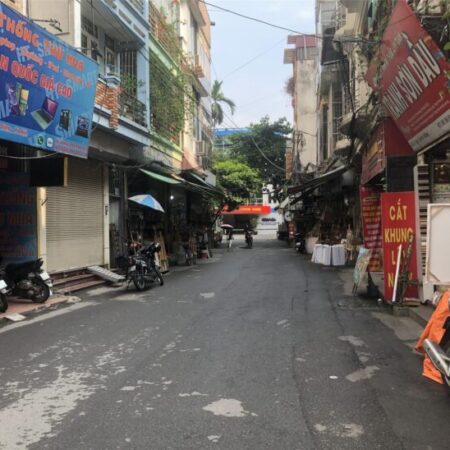 Bán nhà Văn Quán 10m đi xuống đường 2 xe con tránh, sắm sửa tấp nập, 43m2, 7.8 tỷ