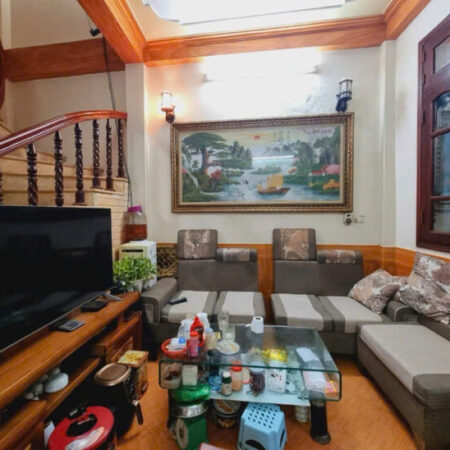 BÁN NHÀ DỊCH VỌNG-CẦU GIẤY, TẦM TIỀN CỰC HIẾM, NGÕ THOÁNG, FULL TIỆN ÍCH, DT 30M2,GIÁ 6TỈ