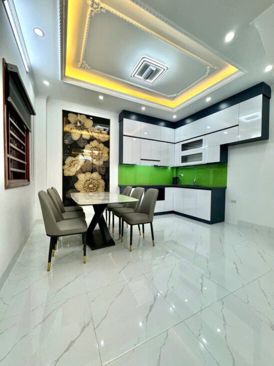 NHÀ MỚI NGỌC LÂM – 5 TẦNG FULL NỘI THẤT – NHIỀU TIỆN ÍCH