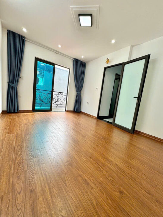 NHÀ MỚI NGỌC LÂM – 5 TẦNG FULL NỘI THẤT – NHIỀU TIỆN ÍCH