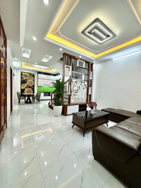 NHÀ MỚI NGỌC LÂM – 5 TẦNG FULL NỘI THẤT – NHIỀU TIỆN ÍCH