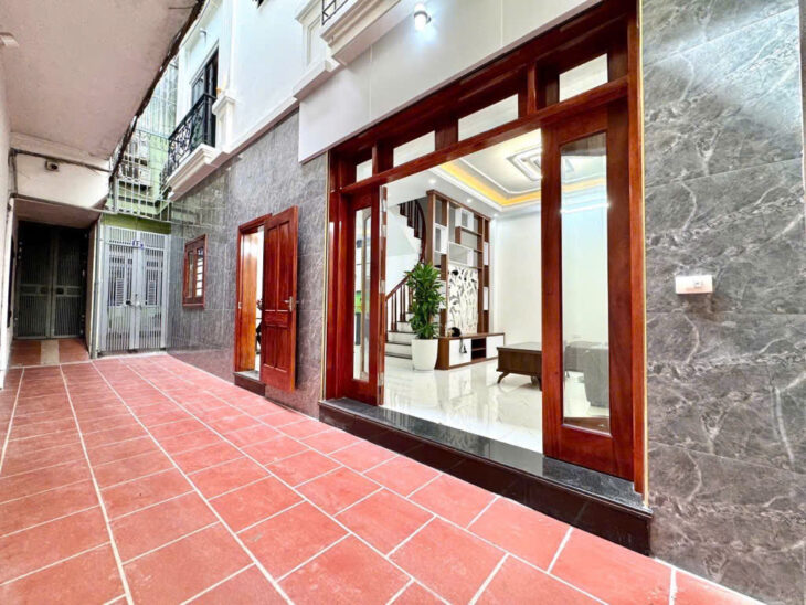 NHÀ MỚI NGỌC LÂM – 5 TẦNG FULL NỘI THẤT – NHIỀU TIỆN ÍCH