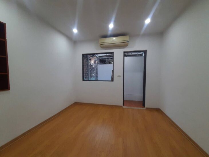 CỰC HIẾM TẬP THỂ TẦNG 2 THANH XUÂN giá nhỉnh 3 tỷ – 3 PHÒNG NGỦ – CÁCH MẶT PHỐ CHỈ 10M – BAN CÔNG