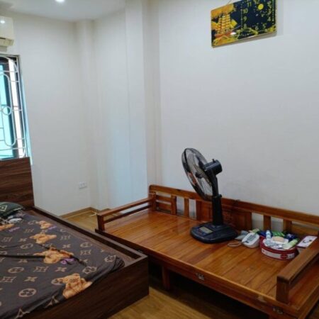 Cần bán căn hộ tập thể Khương Trung 100m2, 3 phòng ngủ rộng, giá 2,99 tỷ