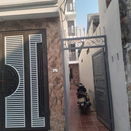 Bán nhà Thanh Lân giá 5.7 tỷ, diện tích 33m2, 5 tầng, mặt tiền 4m