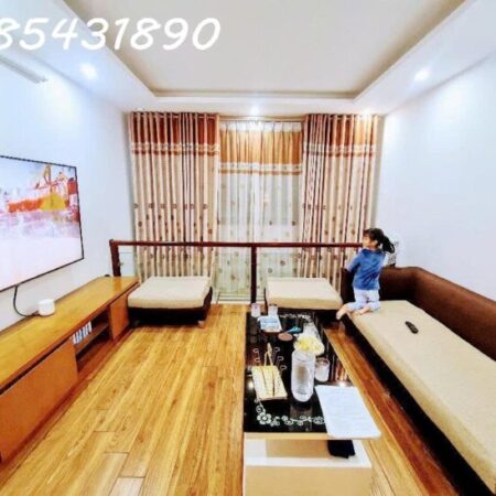 Cần bán gấp nhà còn mới tinh xây 5 tầng 32m2 tại phố Bằng Liệt cạnh KDT Linh Đàm, giá nhỉnh 5 tỷ