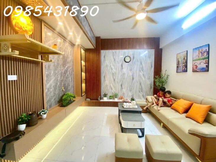 Cơ Hội Sở Hữu Căn Hộ 3 Phòng Ngủ, Sân Vườn BBQ Rộng Rãi Thoáng Mát Tại Đền Lừ 1, Chỉ 3.x Tỷ