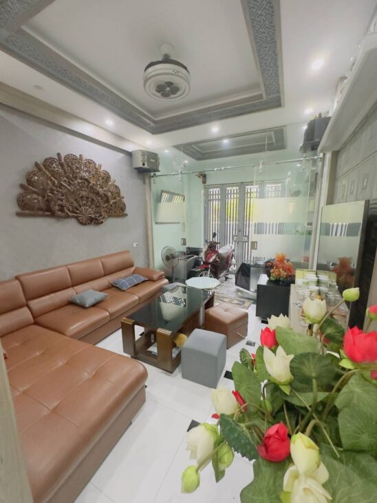 Bán nhà Hoàng Mai giá 3.2 tỷ, diện tích 42m2, 3 tầng, mặt tiền 3.5m