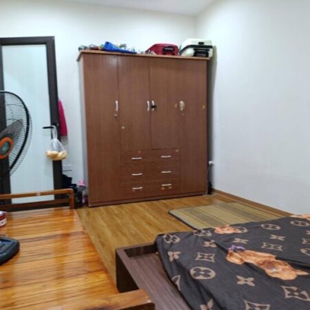 Nhà tập thể Khương Trung 100m2, 3 phòng ngủ đẹp giá 2,99 tỷ đang được bán