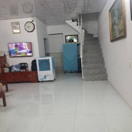 Bán nhà Tân Mai giá 2.35 tỷ, diện tích 60m2, 2 tầng, mặt tiền 4.5m