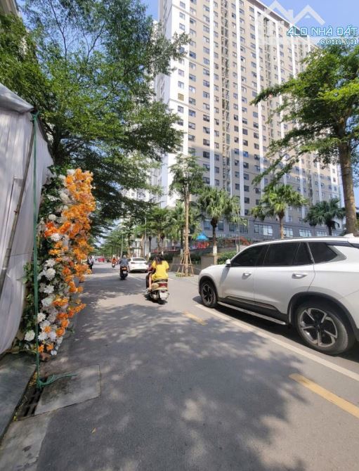 Bán căn hộ chung cư 3PN, 2VS tòa IEC Tứ Hiệp Thanh Trì, Lô góc hướng mát, Tầng đẹp DT 77m, giá chỉ