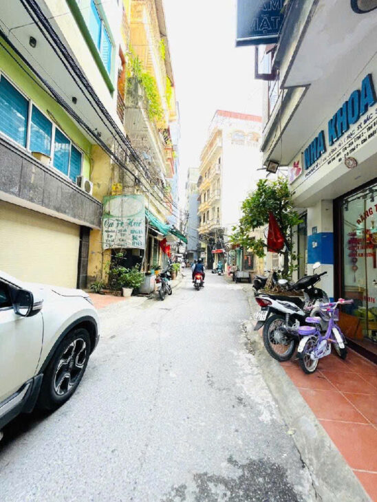 NHÀ ĐẸP – GIÁ TỐT – Vị Trí Đắc Địa Tại Pháo Đài Láng, Quận Đống Đa, Thành phố Hà Nội