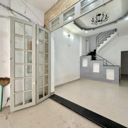 Cần Bán Nhanh! Nhà Ngọc Lâm Long Biên, 30m², 5 Tầng, 3PN, Full nội thất, giá tốt