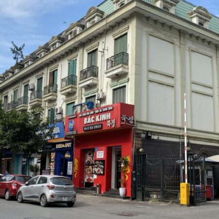 Cho thuê nhà MP Vũ Phạm Hàm DT 140m2 x 5T MT 6m vỉa hè rộng phù hợp mọi mô hình