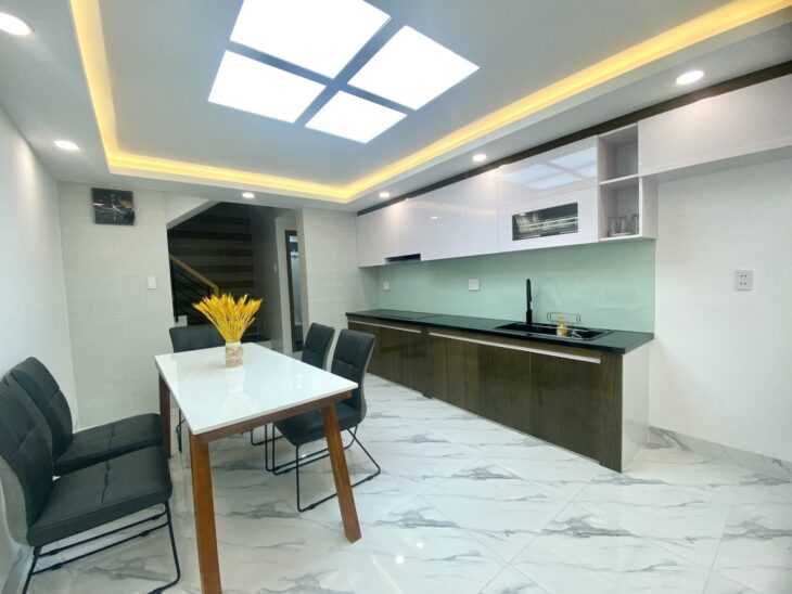 Nhà LÊ VĂN SỸ, bán gấp, 48m2, 5 tầng, chỉ 7.2 tỷ.