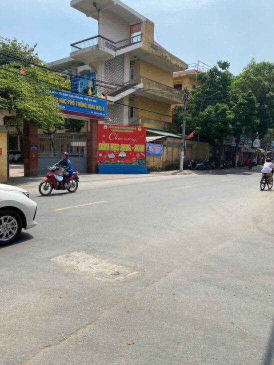 NHÀ ĐẸP – GIÁ TỐT – Vị Trí Đắc Địa Tại Nhà số 5- xí nghiệp Tơ Tằm Đan Hoài, Xã Sơn Đồng, Huyện Hoài