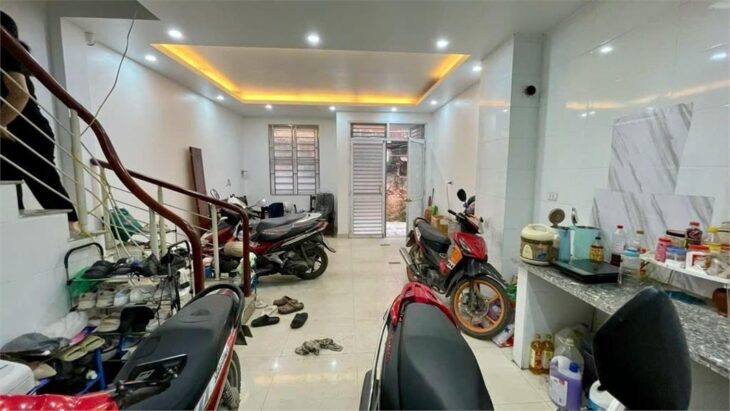 Bán nhà riêng 36m2, 3 tầng, 3PN, tại Kim Giang, Hoàng Mai, HN, ô tô đậu cửa, giá nhỉnh 4,5 tỷ