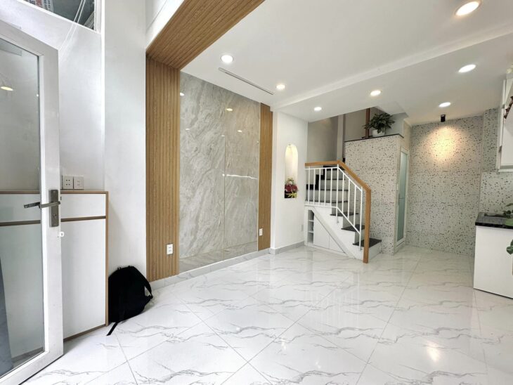 Nhà 4 Tầng Ngọc Thụy Long Biên, 43m², Nội thất tiền tỷ, Giá Hấp Dẫn!”