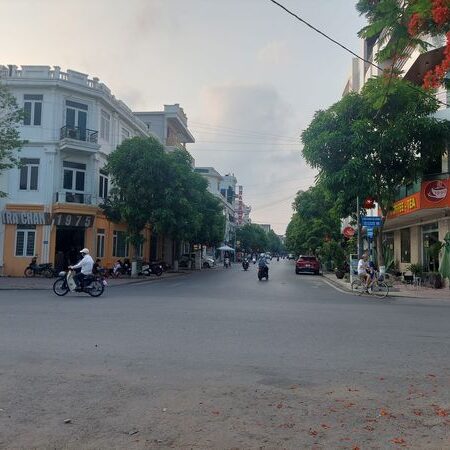 NHÀ MẶT PHỐ NẰM NGAY VỊ TRÍ TRUNG TÂM KINH DOANH – PHÂN KHÚC HIẾM