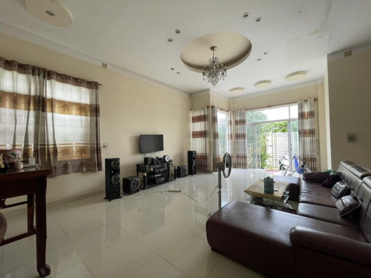 Nhà bán sân vườn, dt 445m², 4PN, 2WC, Bến Lức, Long An – 4 tỷ55