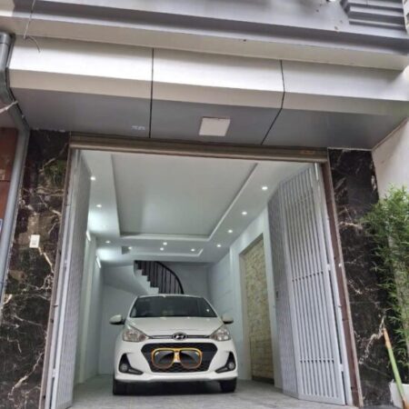 NHỈNH 8 TỶ – NHÀ 40M2 OTO VÀO NHÀ Ở CẦU GIẤY, GẦN PHỐ, NGÕ THÔNG KINH DOANH,NHÀ ĐẸP Ở NGAY