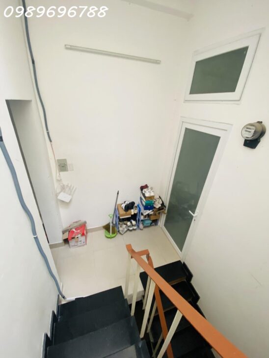 Nhả hẻm xe hơi Nguyễn Duy Dương Quận 10 thu nhập từ cho thuê 45-50 tr giá kẹt tiền chỉ 9.9 tỉ