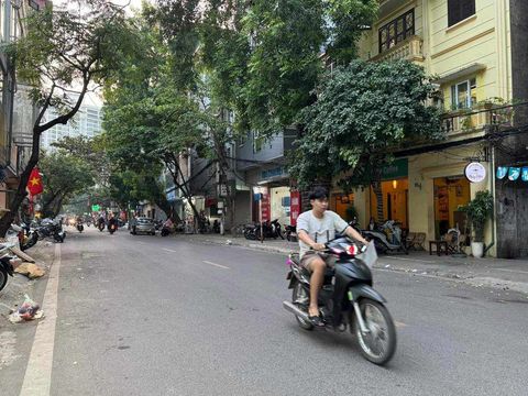 BÁN NHÀ Lô Góc Mặt PHố Tân Ấp – Ba Đình, Vỉa Hè Rộng, KD: 35m2, 4 Tầng, Mt: 4.6m