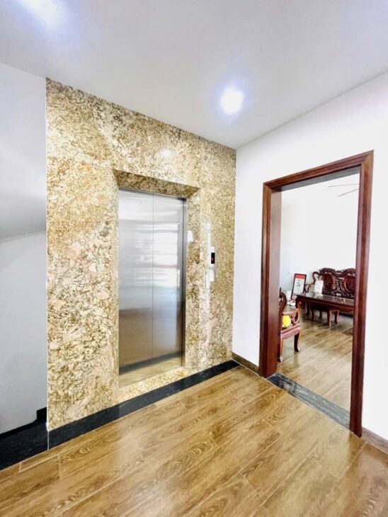 Siêu phẩm lô góc mặt phố Long Biên, 102m x 7 tầng, mặt tiền 5.8m, view hồ, ôtô tránh, kinh doanh