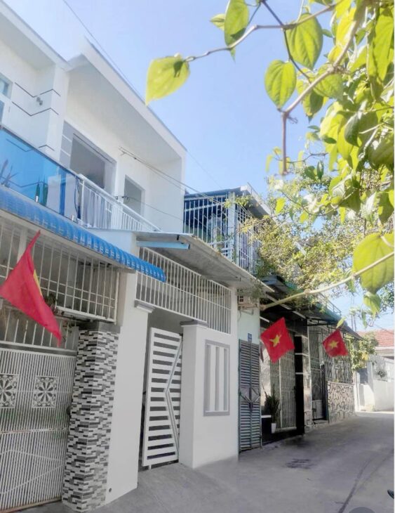 NHÀ MỚI 2 TẦNG THIẾT KẾ HIỆN TẠI MẶT TIỀN ĐƯỜNG HOÀ TRUNG VĨNH HOÀ – NHA TRANG GIÁ : 2TY250
