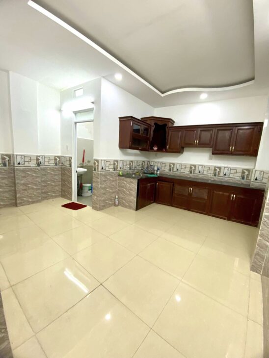 BÁN NHÀ 2 TẦNG – MẶT TIỀN ĐƯỜNG NHỰA LÊ THỊ HỒNG GẤM CÓ VỈA HÈ – VỪA Ở VỪA KINH DOANH.