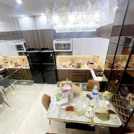 Bán căn nhà mặt phố Trần Phú 50m vỉa hè hoạt động đỉnh trước mặt rộng lớn chỉ nhỉnh 13,3 tỷ VNĐ.