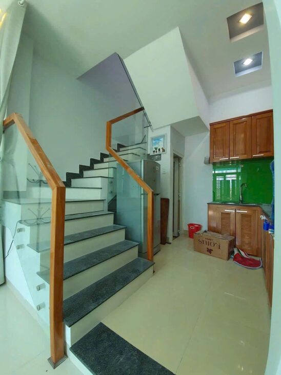 Bán nhà 3 tầng phố Tây gần biển, hẻm Tuệ Tĩnh – Lộc Thọ, Nha Trang chỉ 4.7 tỷ (Đang cho thuê)