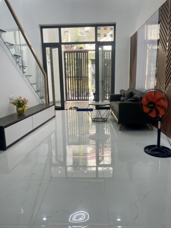 Nhà đẹp, 3 tầng THÍCH QUẢNG ĐỨC, PN, 5.9 tỷ, 54m2