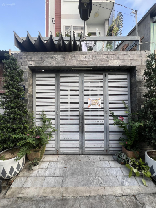 Nhà Quốc Lộ 13 ở luôn, 3PN, KCBT, 88m2, HXH, cạnh KĐT Vạn Phúc