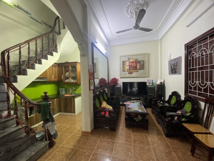 siêu pmăt ẩm nhà 3 tầng rôn gj 50m2 , mặt tiền khủng 5,5m chỉ nhỉnh 11 đ. vị trí cực đẹp , trung