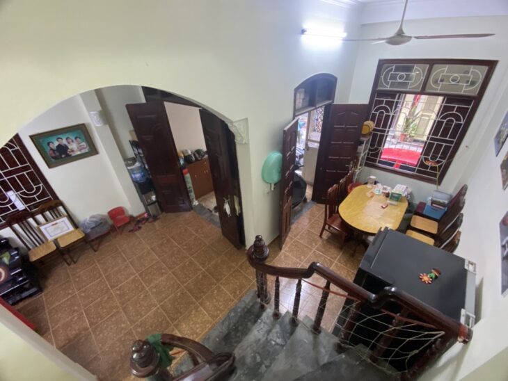 siêu pmăt ẩm nhà 3 tầng rôn gj 50m2 , mặt tiền khủng 5,5m chỉ nhỉnh 11 đ. vị trí cực đẹp , trung