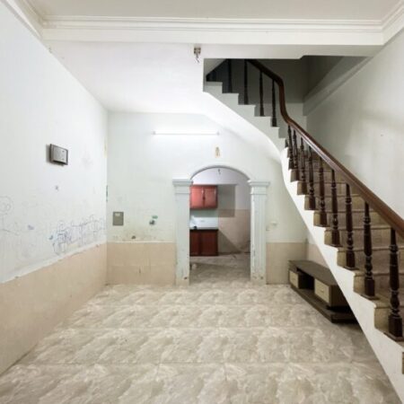 Vị trí cực đẹp, ngay cạnh Times City, ngõ rộng ba gác chạy vào tận cửa, kinh doanh nhỏ