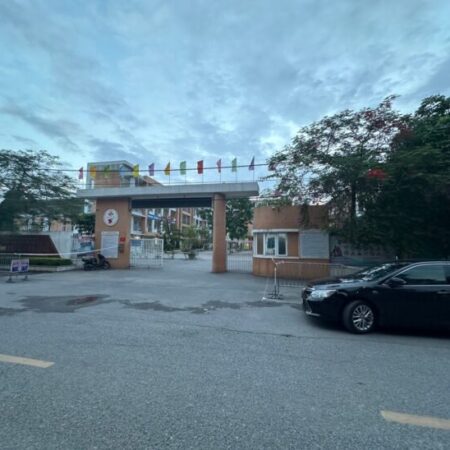 Cần bán gấp nhà Gia Quất -Long Biên – oto đỗ cửa – Gần trường hoc, chợ, công viên, nhà văn hóa,