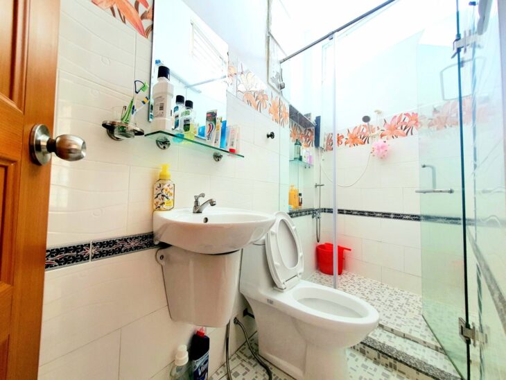 Nhỉnh 4 tỷ, gần hẻm xe hơi, NGUYỄN KIỆM, PN, 5m x 9m, 3 phòng