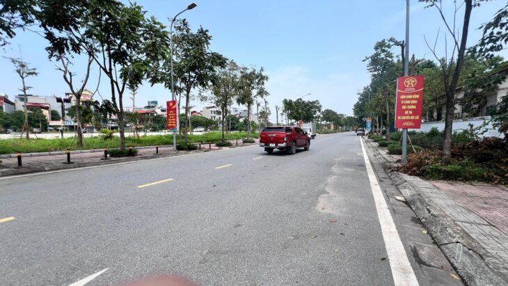 bán biệt thự Cổ Linh-Bát Khối, 324m x 3 tầng, mặt tiền 10m, sân vườn gara 4 ôtô, full thổ cư