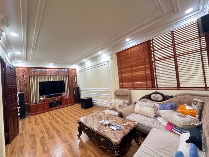 bán biệt thự Cổ Linh-Bát Khối, 324m x 3 tầng, mặt tiền 10m, sân vườn gara 4 ôtô, full thổ cư