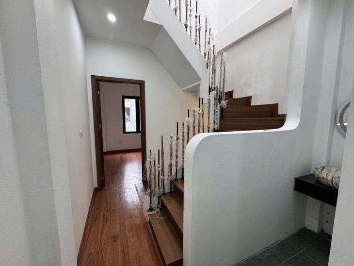 HOÀNG QUỐC VIỆT NHÀ MỚI 35M2 x 6 TẦNG THANG MÁY, Ô TÔ, KD CHỈ 7.8 TỶ