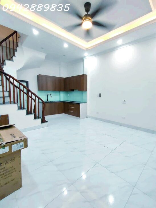 bán nhà Thịnh Liệt, Giáp Nhị, Hoàng Mai, DT46m x 5T oto ngõ 6m nhà mới kính koong.