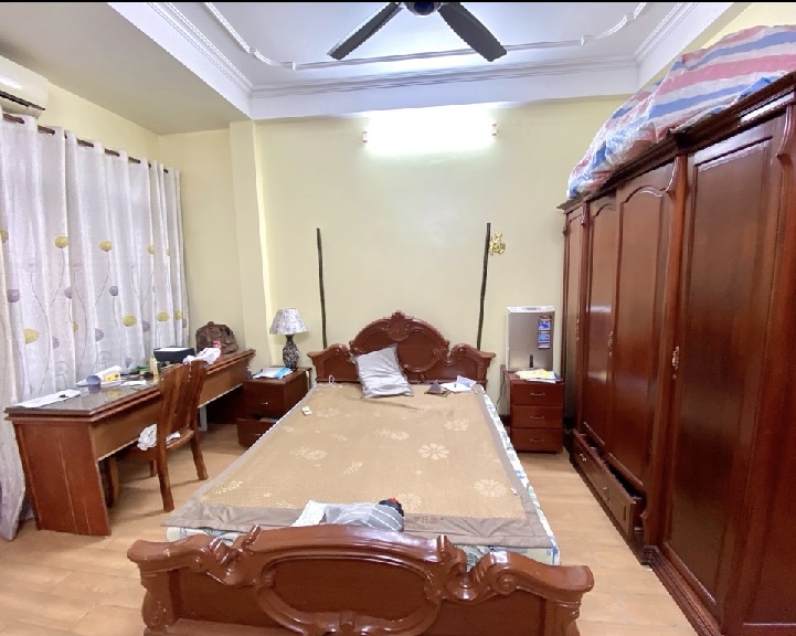 Nhà 5 tầng 3 mặt ngõ Trần quốc Hoàn Cầu Giấy