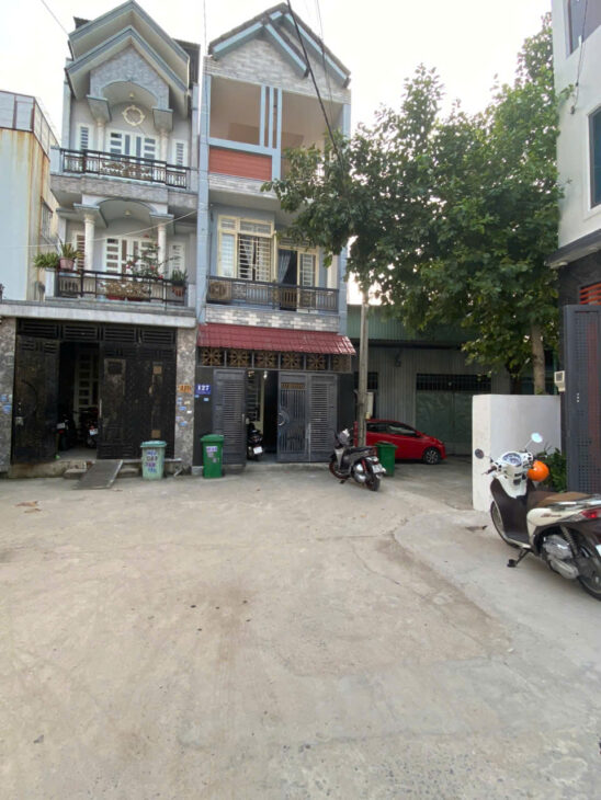 NHÀ MẶT TIỀN ĐƯỜNG HƠI THỤT QUẬN 12